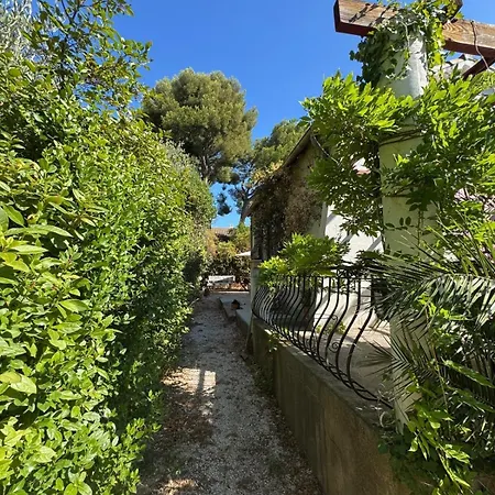 La Petite Maison Pres De La Mer, Avec Jardin Et Parking بيت للعطل